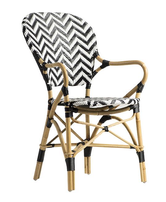 chevron-in-outdoor blk-with-carver-chai