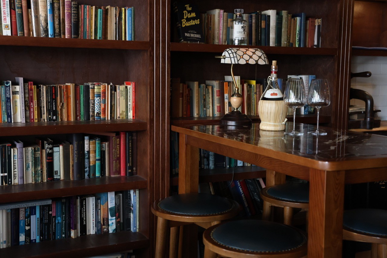 Henry G's Wine Parlour